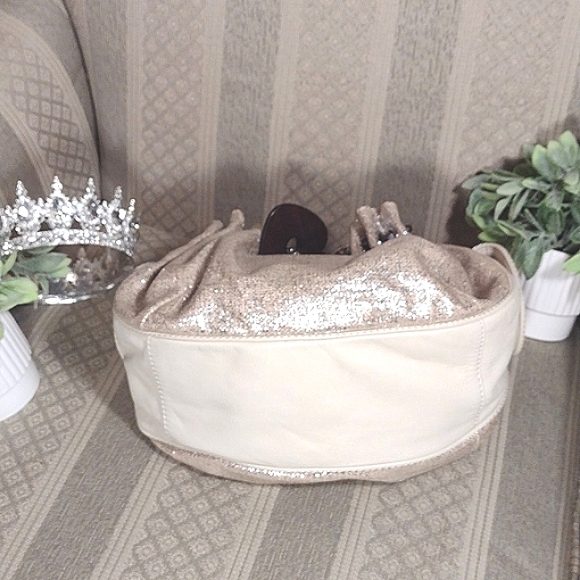 Juicy Couture Y2K Shimmering Linen Shoulder Bag with Wood Charms - Picture 8 of 16